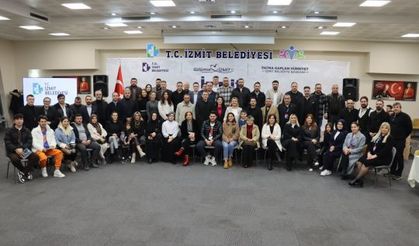 Esnaflarla buluşan Başkan Hürriyet, “İzmit’i hep bir adım ileriye taşımaya çalışıyoruz”