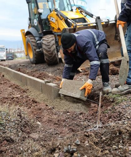 Derince’de Yol ve Çevre Düzenleme Çalışmaları Hız Kesmeden Sürüyor