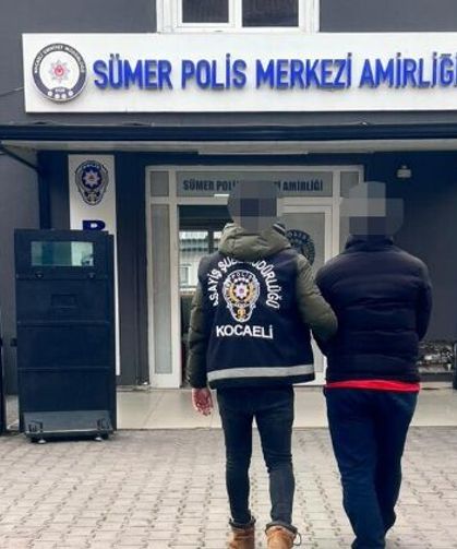 İzmit’te Dolandırıcılık Suçundan Aranan Kişi Yakalandı