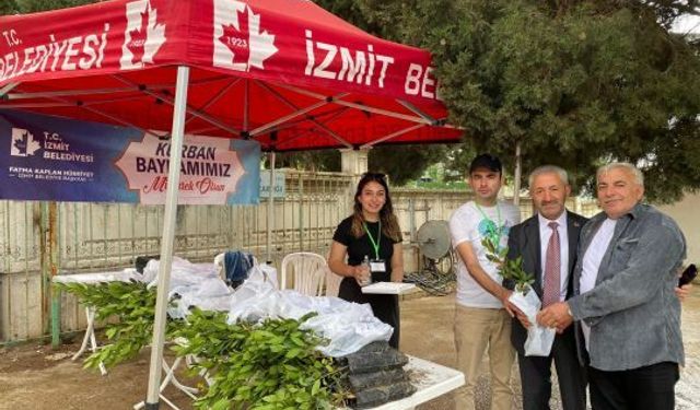 İzmit Belediyesi, mezarlıklarda defne fideleri dağıttı