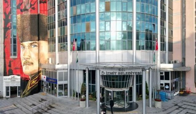 İZMİT BELEDİYESİ, PAZAR YERLERİNE ULAŞIM DESTEĞİ KESTİ: VATANDAŞLAR MAĞDUR