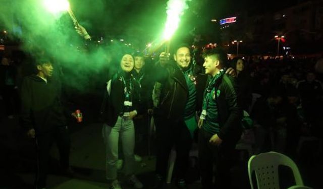 KENT MEYDANI, STADYUMA DÖNÜŞTÜ