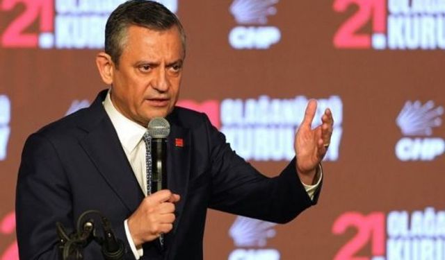 ÖZGÜR ÖZEL, KURULTAYDA YENİDEN GENEL BAŞKAN SEÇİLDİ