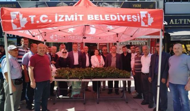 İzmit Belediyesi, Halka Fide Desteği Sağladı
