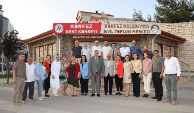 Körfez Belediye Başkanı Söğüt, Kent Konseyi Başkanını Tebrik Etti