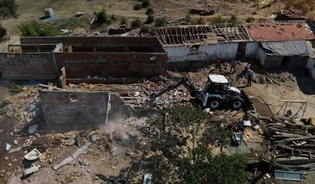 KÖRFEZ BELEDİYESİ, KAÇAK YAPILAŞMAYA GEÇİT VERMİYOR!