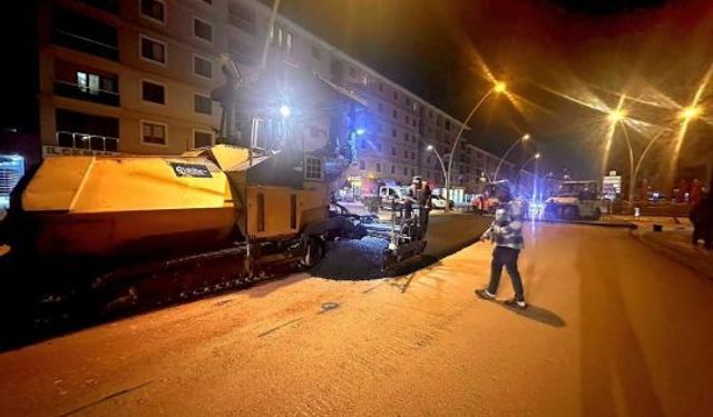 Körfez’de Gece Mesaisiyle Asfalt Serimi Başladı