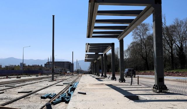Kartepe Tramvay Hattında Duraklar Montaj Aşamasında
