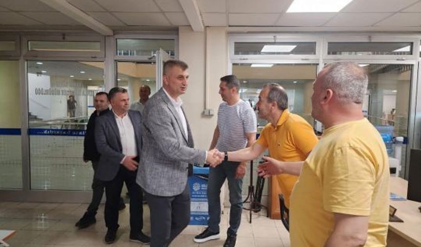 Başkan Sezer, Birimleri tek tek ziyaret ederek çalışanların bayramını kutladı