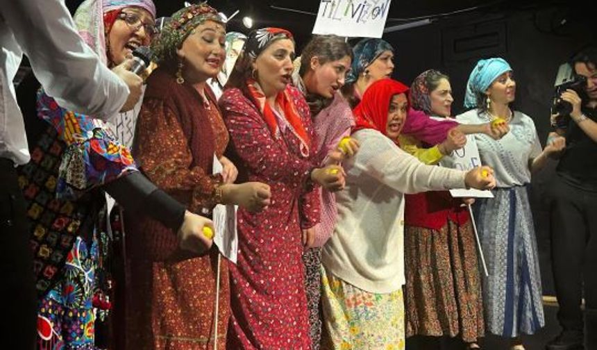 KOCAELİ BÖLGE TİYATROSU'NDA YENİ OYUN: TELEVİZYON CUMHURİYETİ