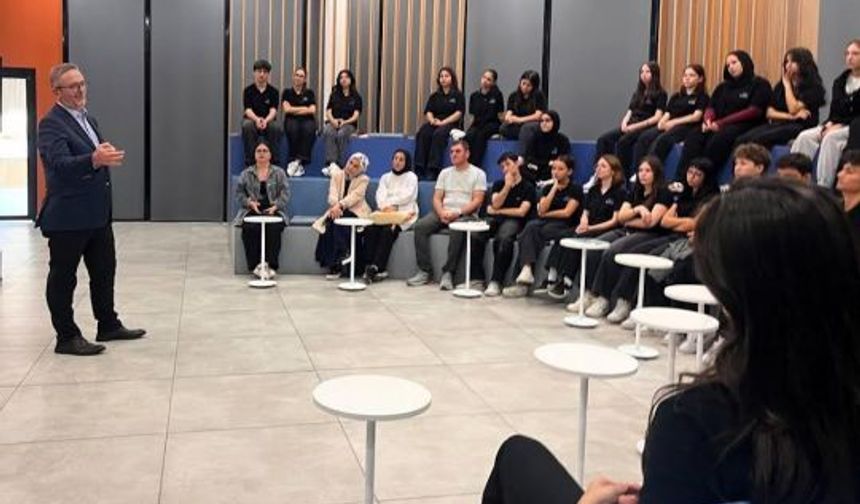 Sanat Kafe’de Tarih Dolu Bir Akşam: Gençler Anadolu’nun İzinde