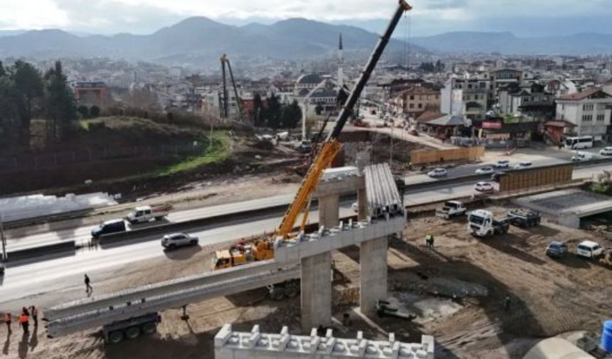 Başiskele Kavşağı Giriş  Projesi’nde Köprüler Yükseliyor