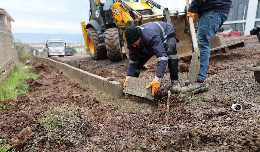 Derince’de Yol ve Çevre Düzenleme Çalışmaları Hız Kesmeden Sürüyor