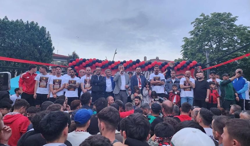 Gölcük’de Şampiyonluk kutlamaları