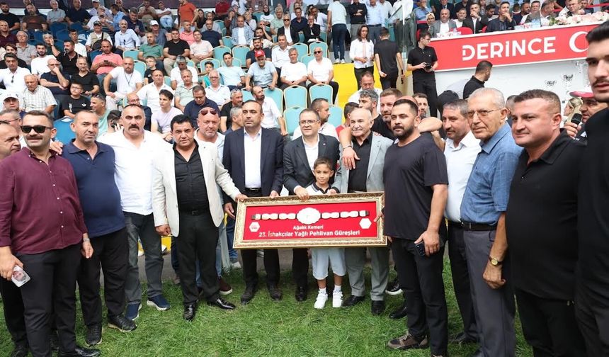 İshakçılar’da Başpehlivanlık Mücadelesi Nefes Kesti