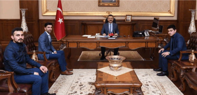 Kocaeli Gümüşhaneliler Vakfı, Gençlik Kolları, Vali Aksoy'u ziyaret ettiler
